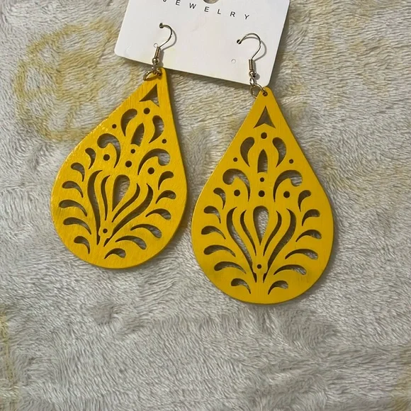 Elegant Yellow Teardrop Earrings - Picture 1 of 6